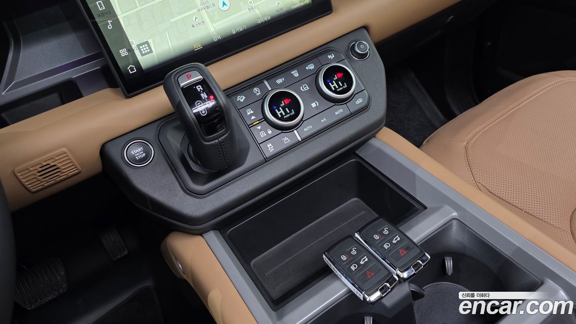 Land Rover Defender 2025
