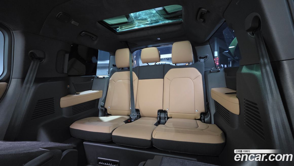 Land Rover Defender 2025