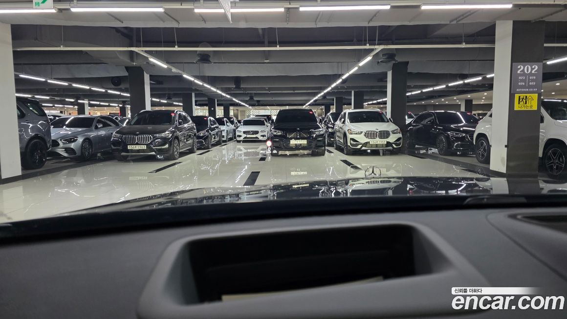 Mercedes-Benz S-Class 2025