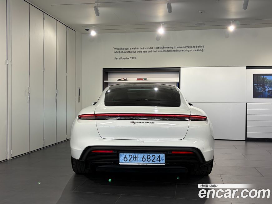 Porsche Taycan 2025