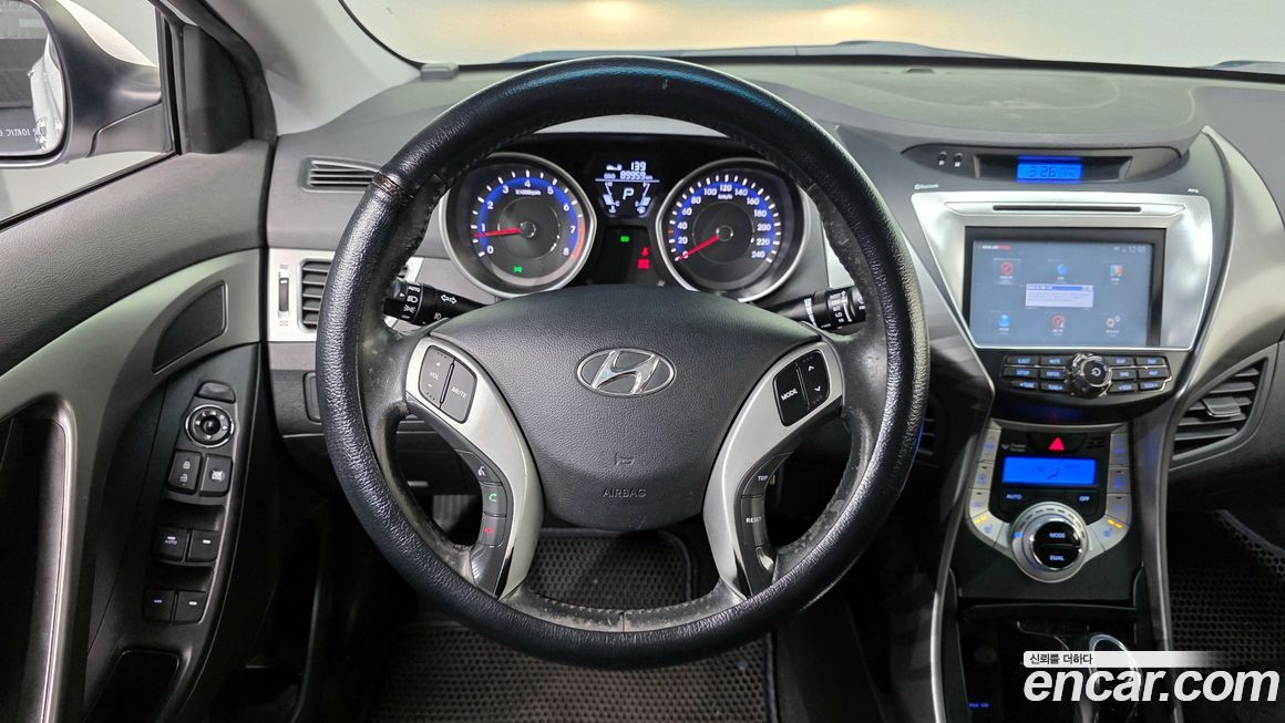 Hyundai AVANTE 2012