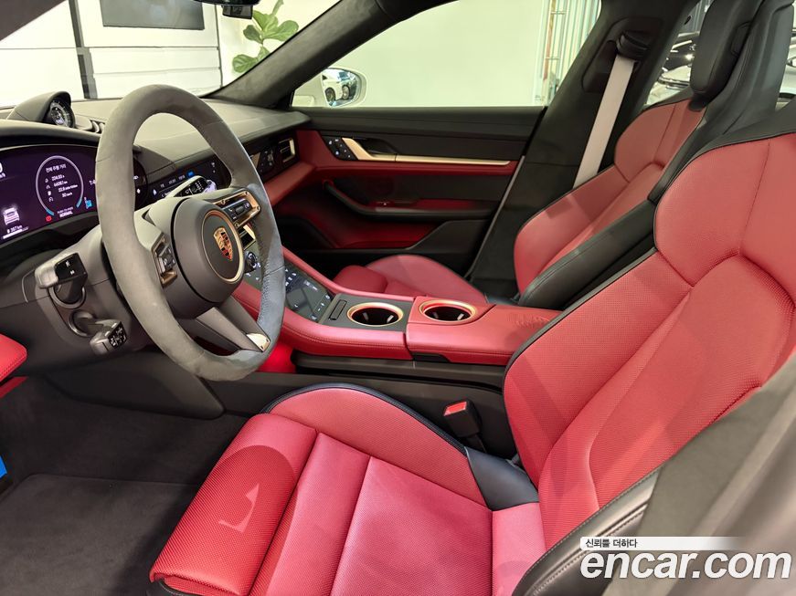 Porsche Taycan 2025