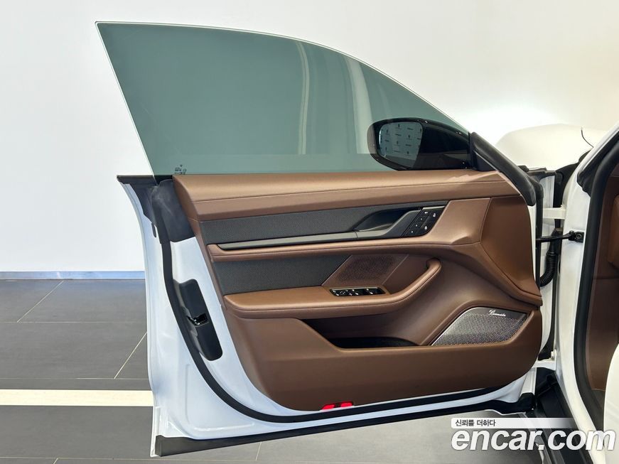Porsche Taycan 2025