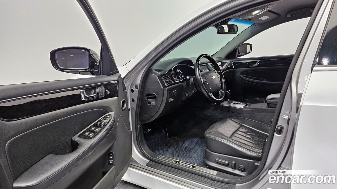 Hyundai Genesis 2012