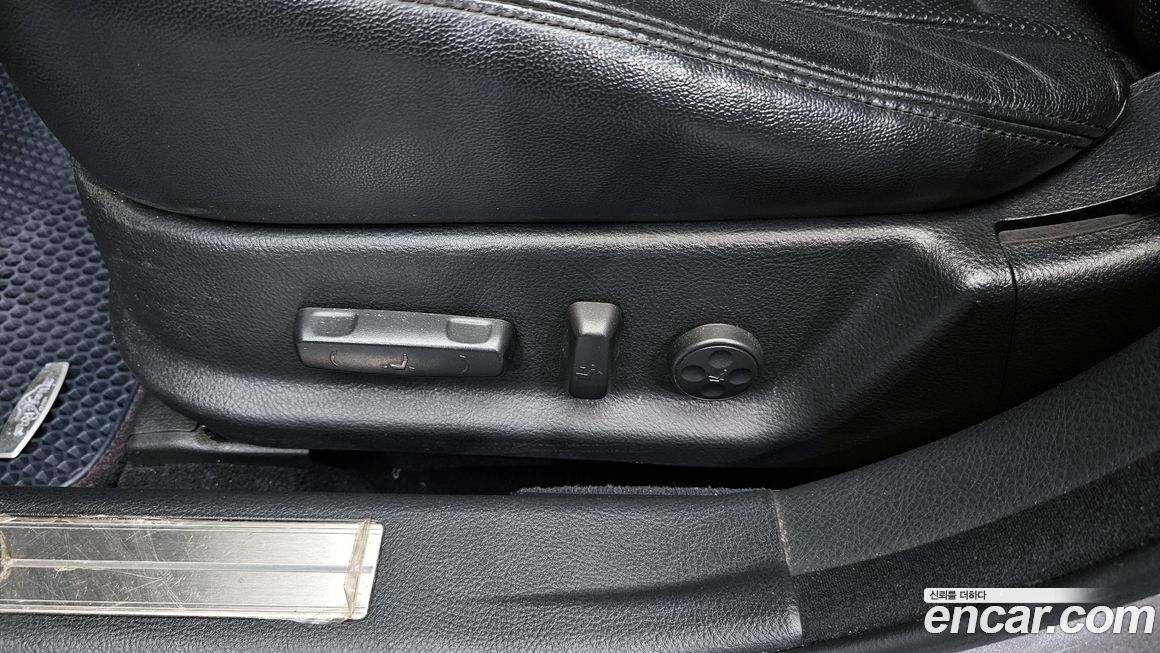 Hyundai Genesis 2012