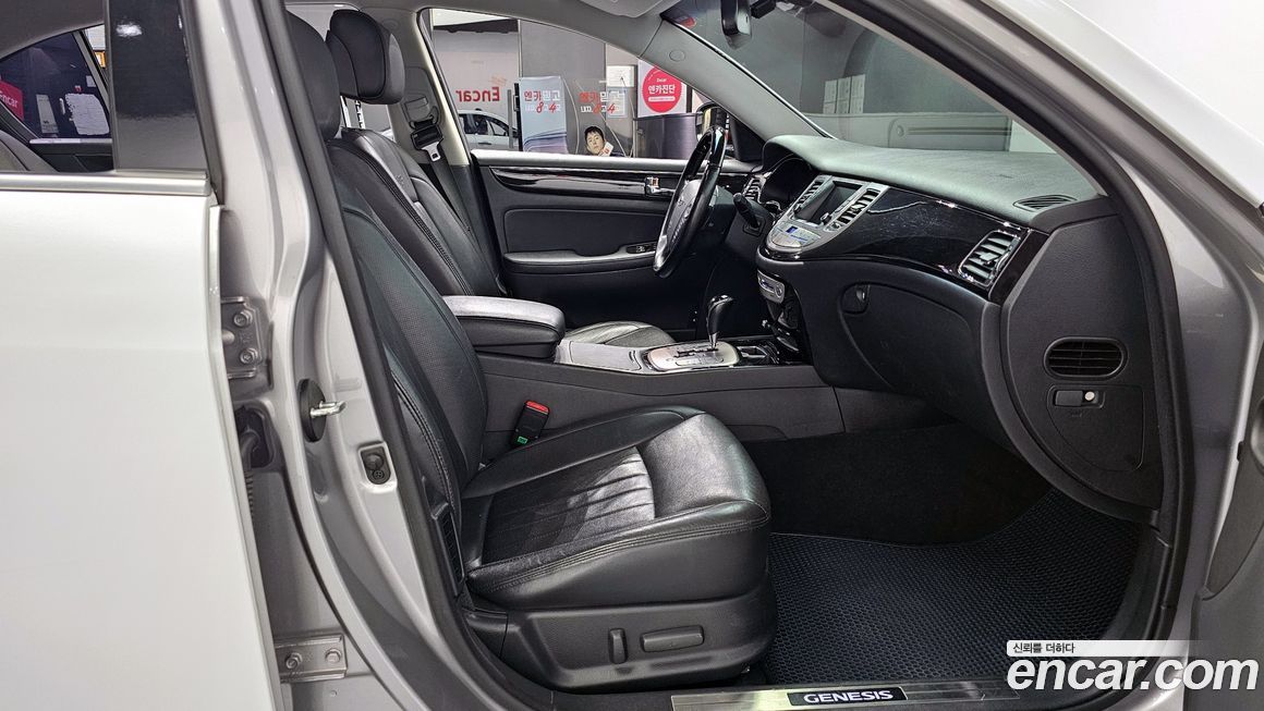 Hyundai Genesis 2012