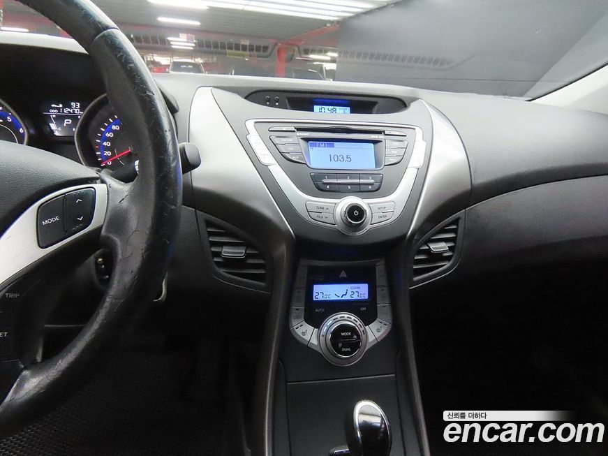Hyundai AVANTE 2012