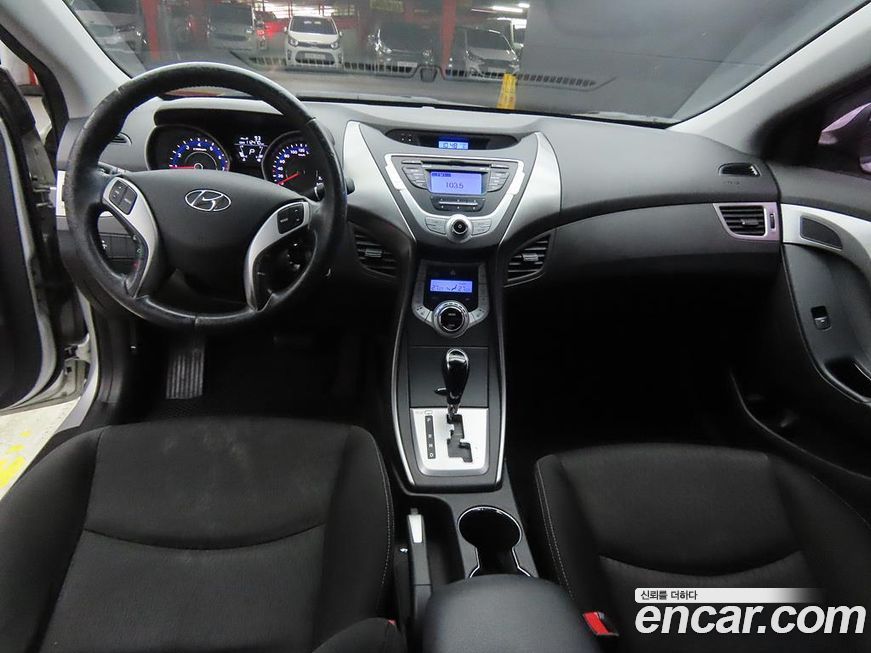Hyundai AVANTE 2012