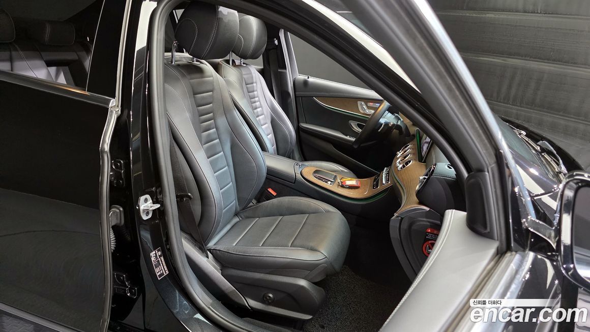 Mercedes-Benz E-Class 2021