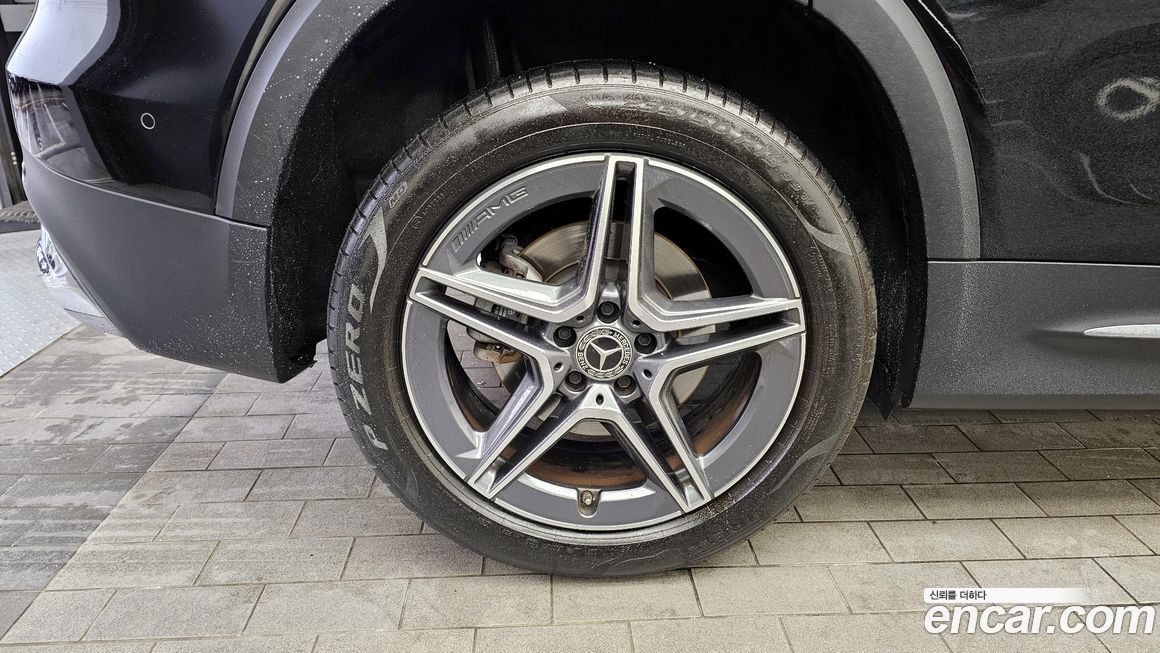 Mercedes-Benz GLB-Class 2023