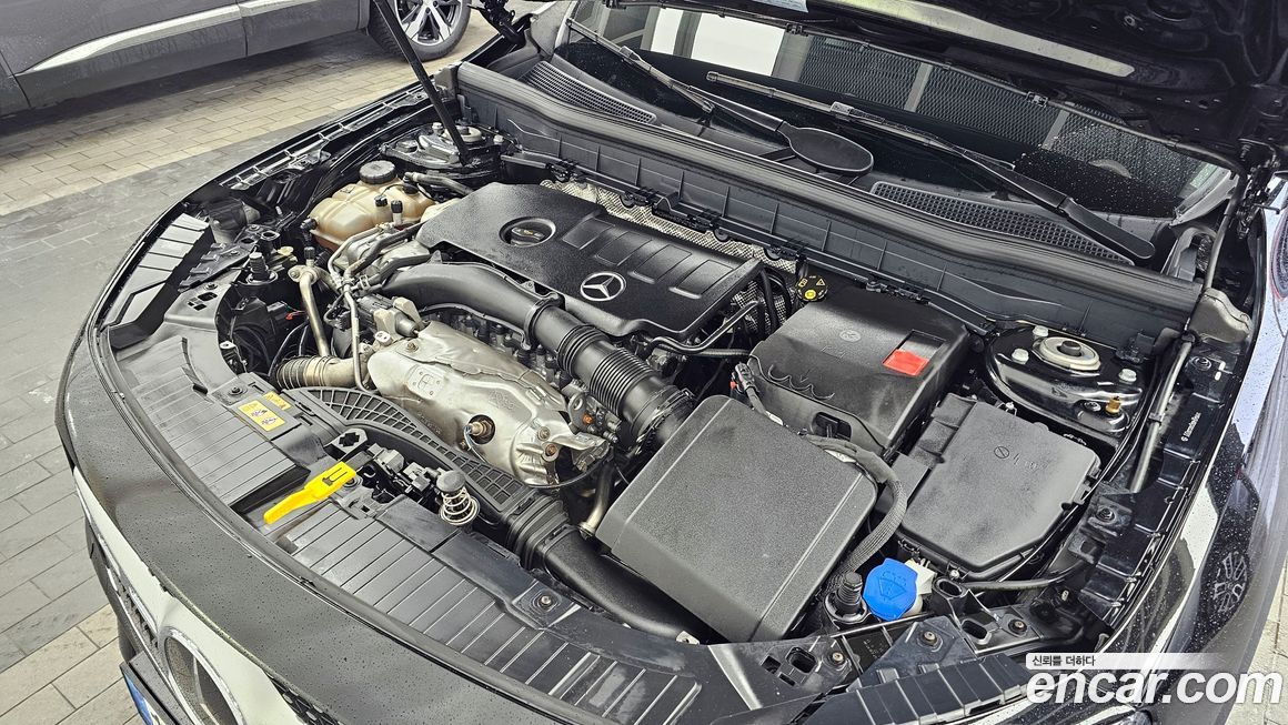 Mercedes-Benz GLB-Class 2023