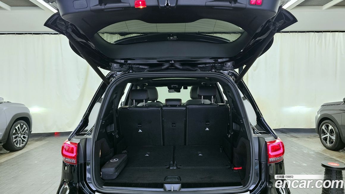 Mercedes-Benz GLB-Class 2023