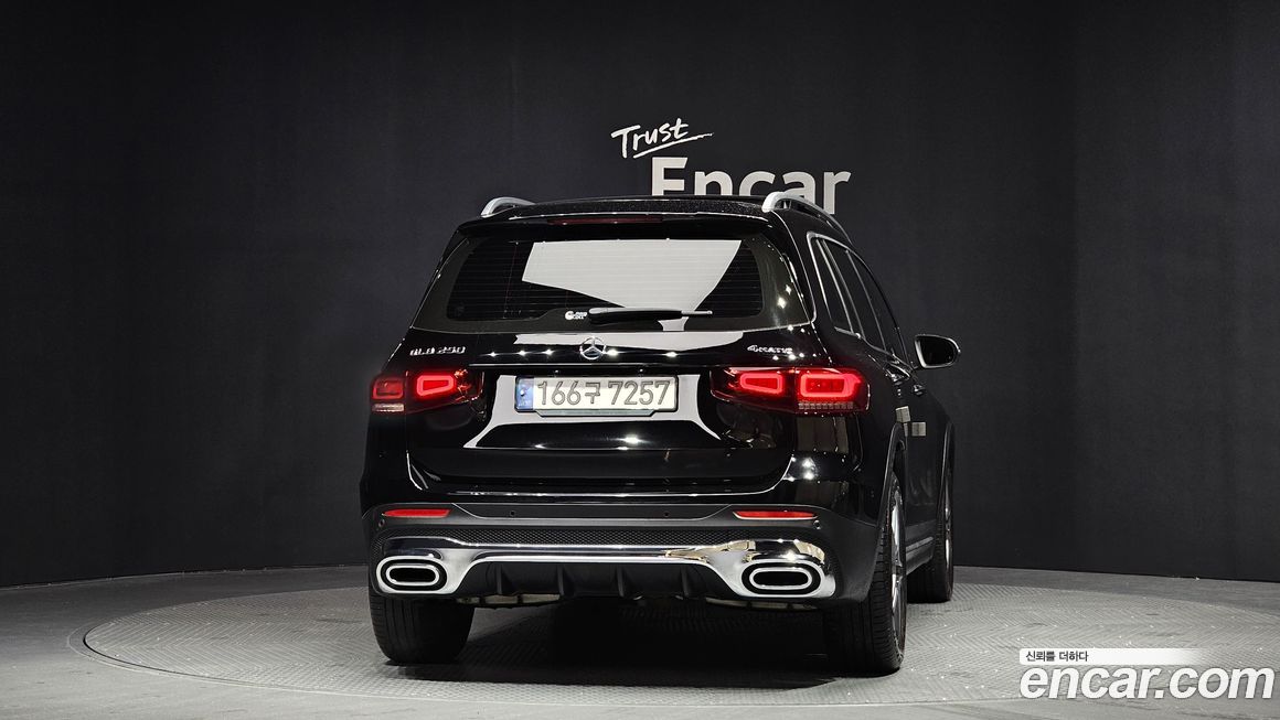 Mercedes-Benz GLB-Class 2023