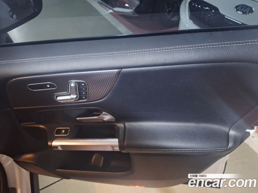 Mercedes-Benz GLB-Class 2021