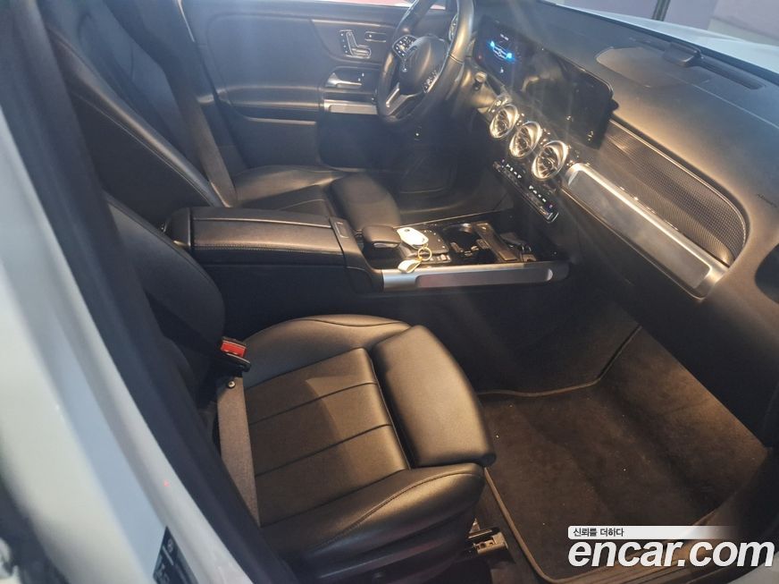 Mercedes-Benz GLB-Class 2021