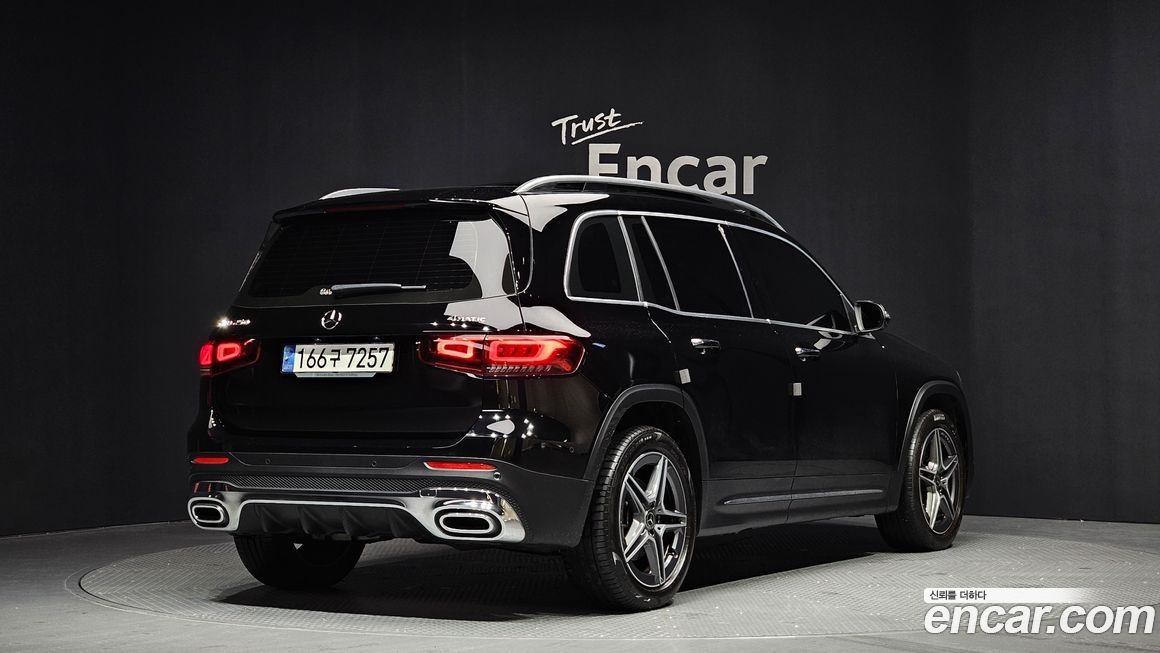 Mercedes-Benz GLB-Class 2023