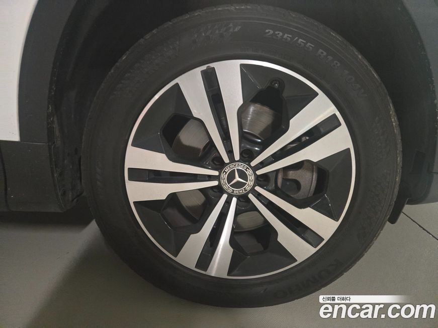 Mercedes-Benz GLB-Class 2021