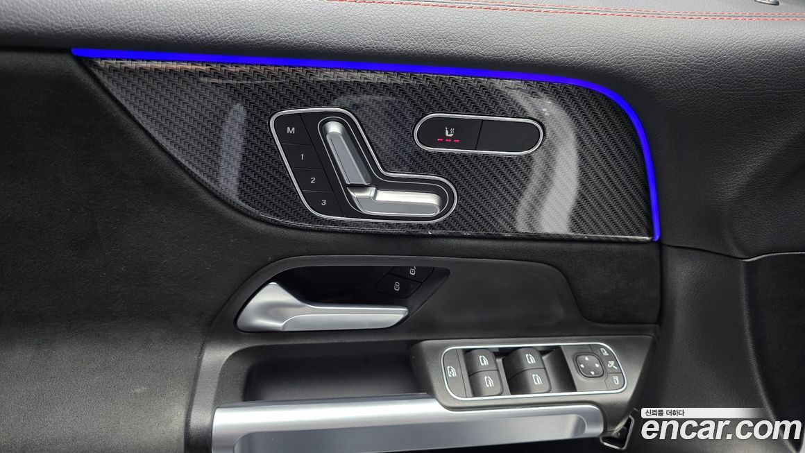 Mercedes-Benz GLB-Class 2021