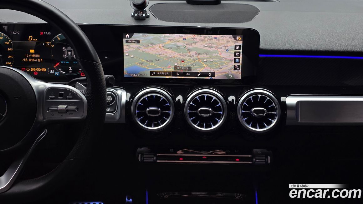Mercedes-Benz GLB-Class 2021