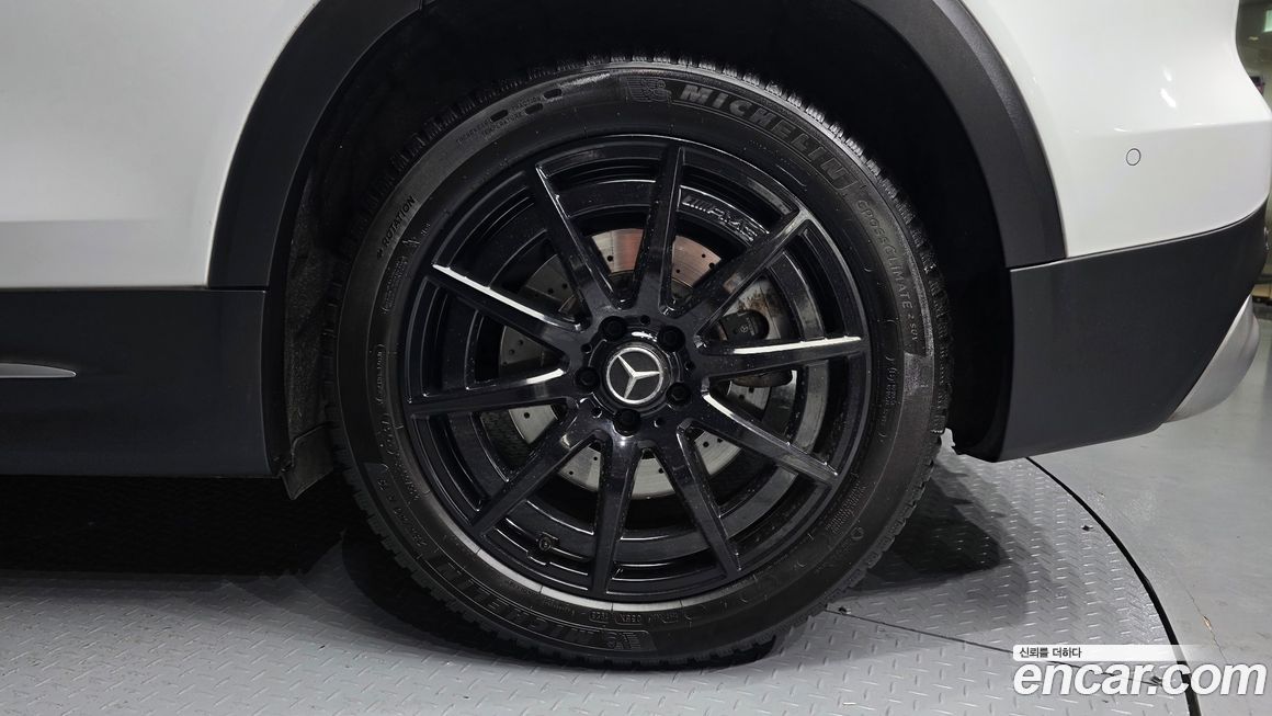 Mercedes-Benz GLB-Class 2021