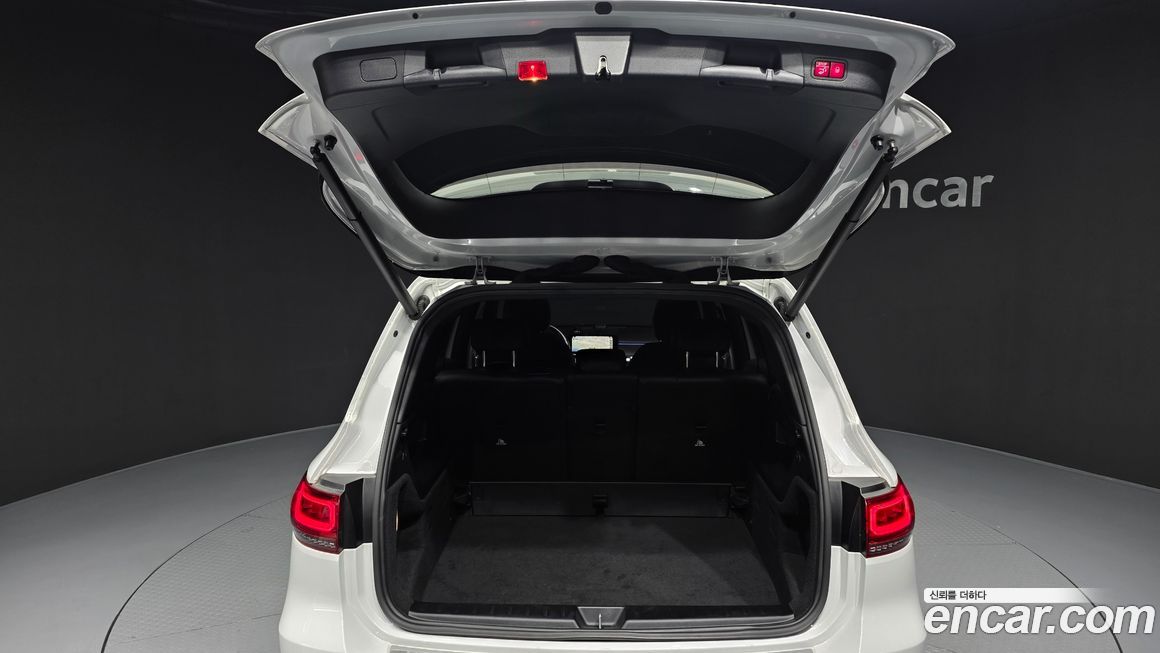 Mercedes-Benz GLB-Class 2021