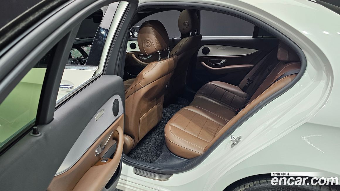 Mercedes-Benz E-Class 2021