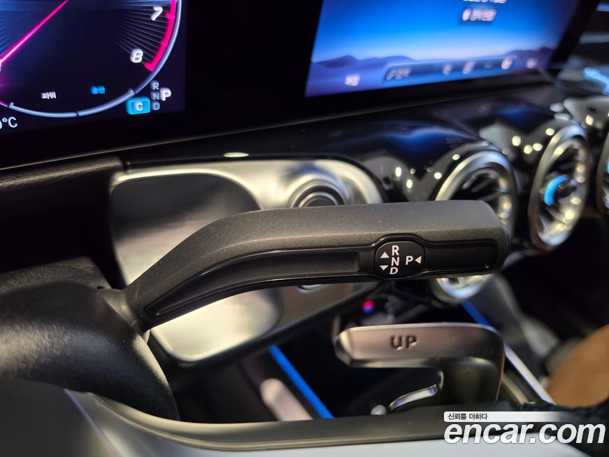 Mercedes-Benz GLB-Class 2026