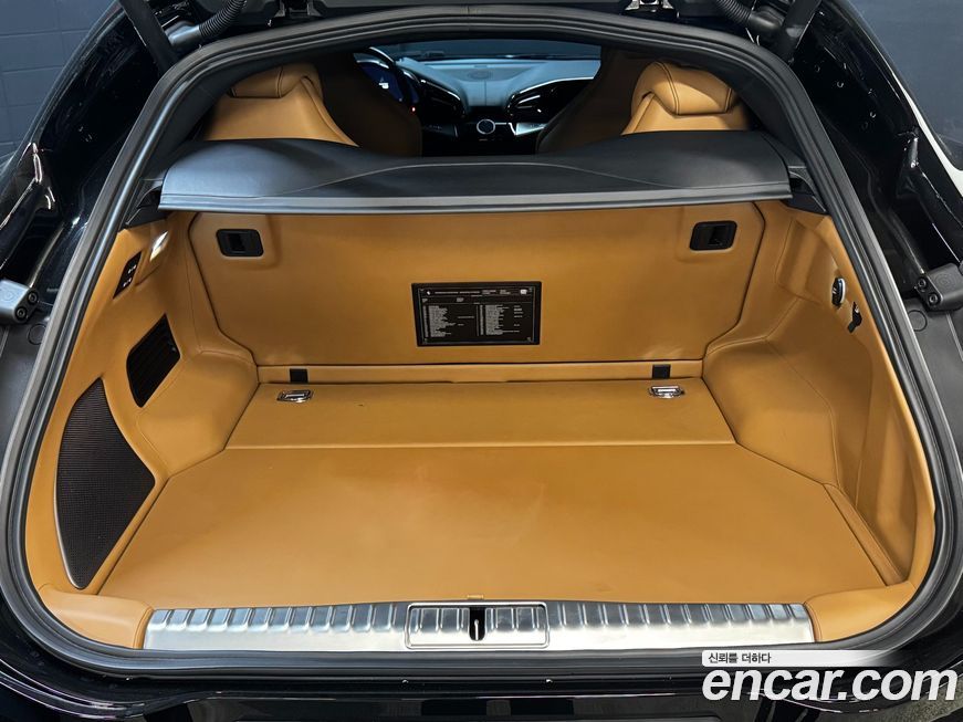 Ferrari Purosangue 2025