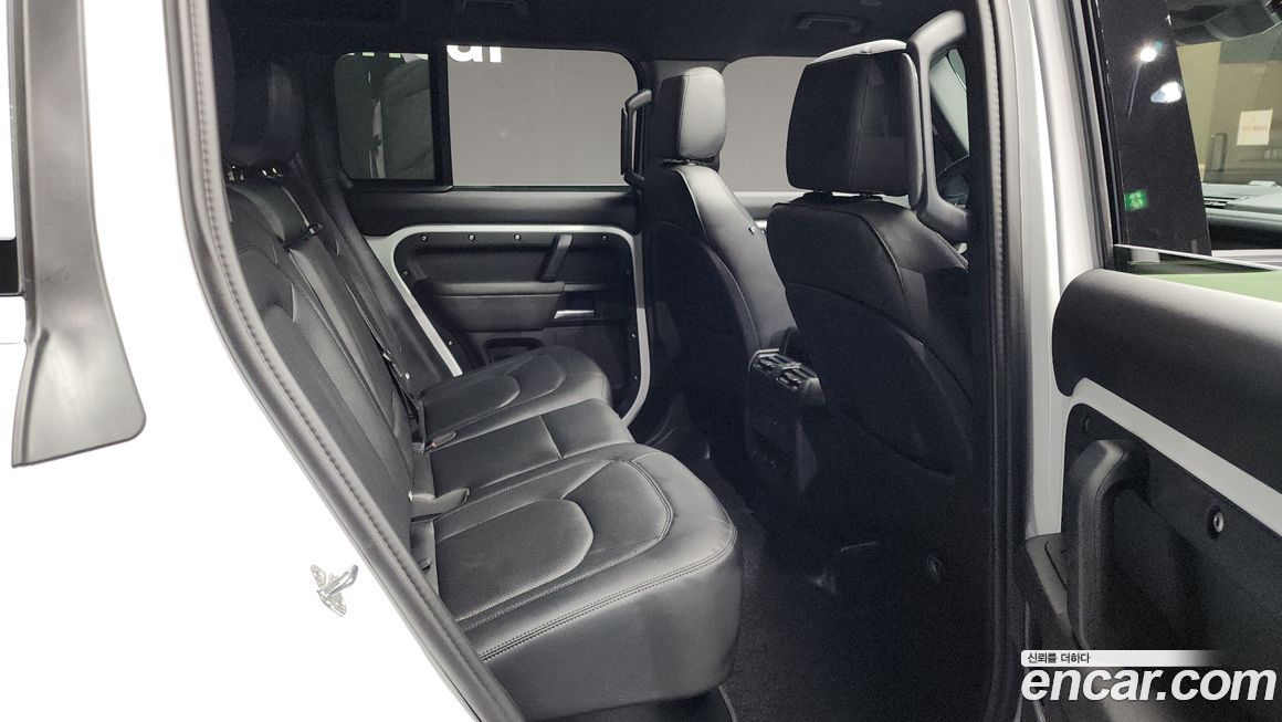 Land Rover Defender 2025