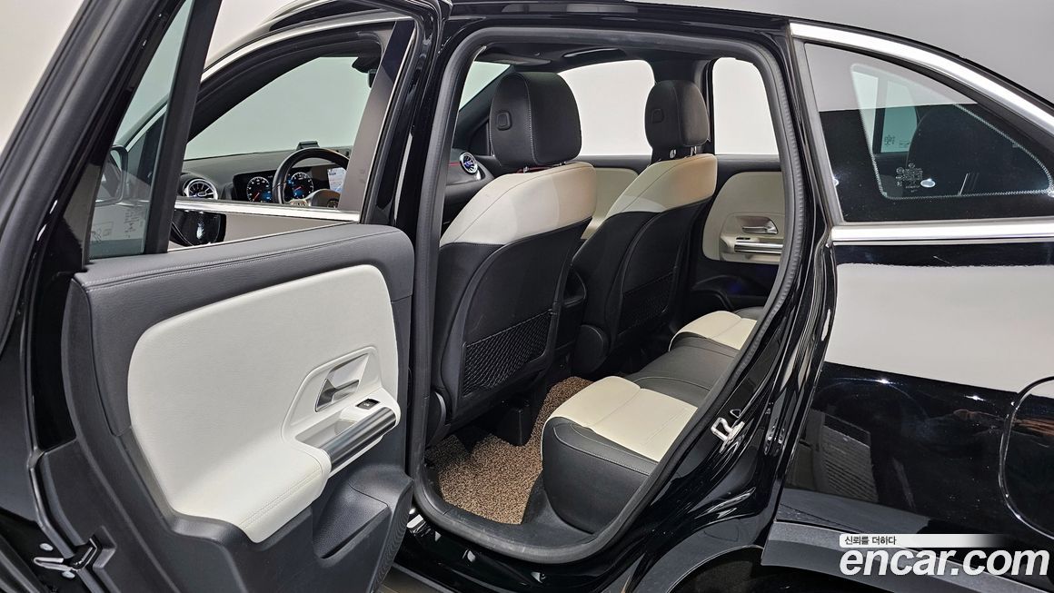 Mercedes-Benz GLA-Class 2021