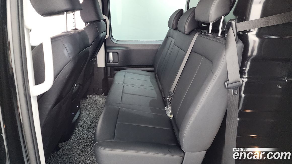 Hyundai Staria 2025