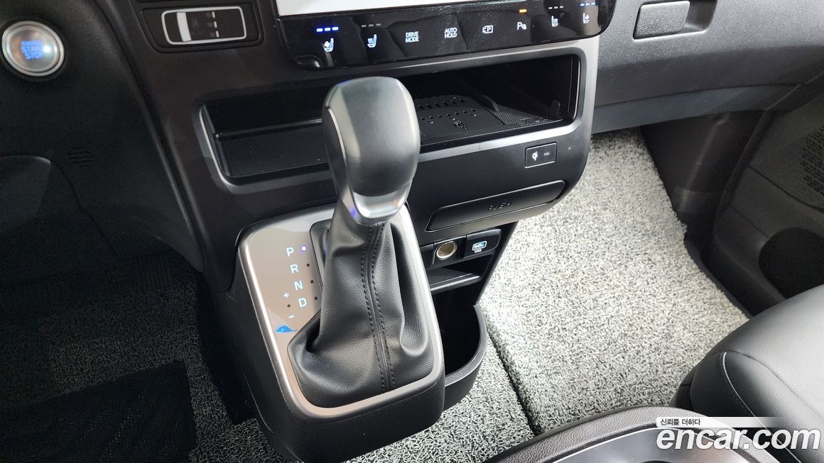 Hyundai Staria 2025