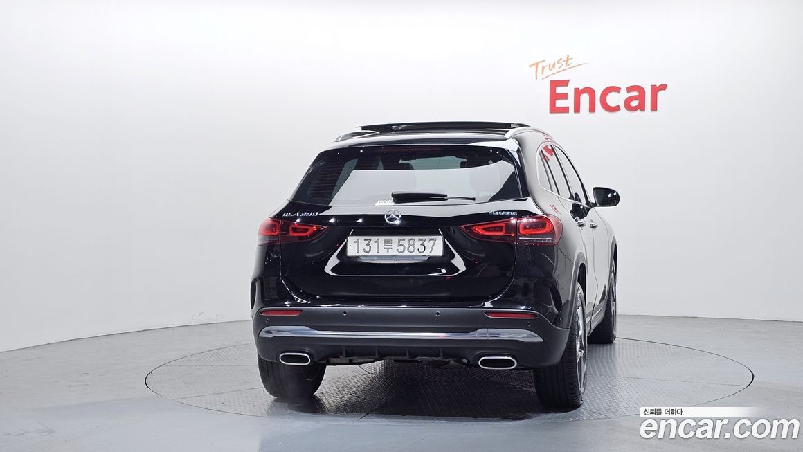 Mercedes-Benz GLA-Class 2021