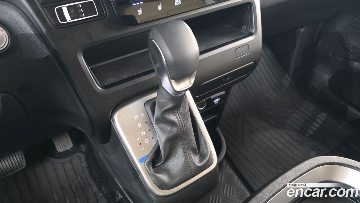 Hyundai Staria 2025