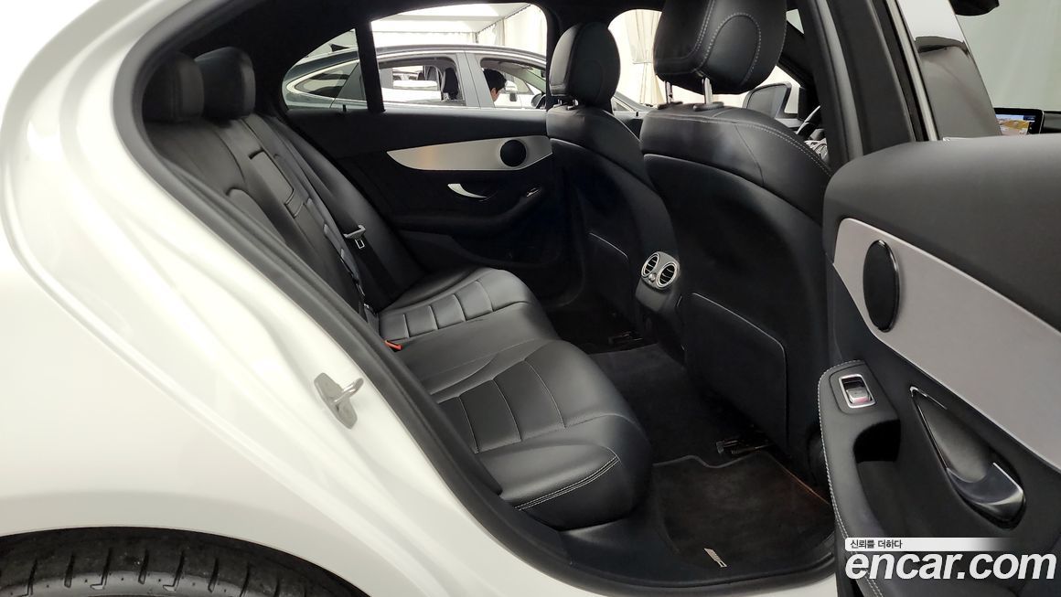 Mercedes-Benz C-Class 2021