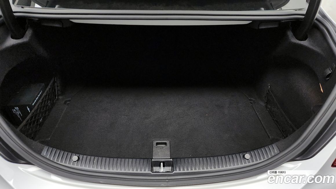 Mercedes-Benz C-Class 2021