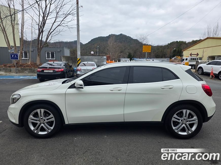 Mercedes-Benz GLA-Class 2016