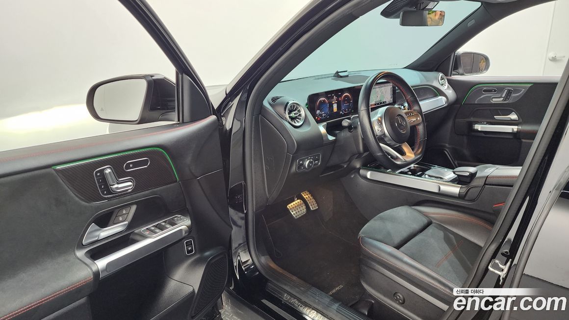 Mercedes-Benz GLB-Class 2021