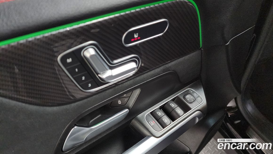 Mercedes-Benz GLB-Class 2021