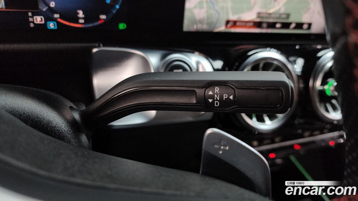 Mercedes-Benz GLB-Class 2021