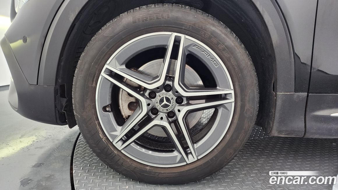 Mercedes-Benz GLB-Class 2021