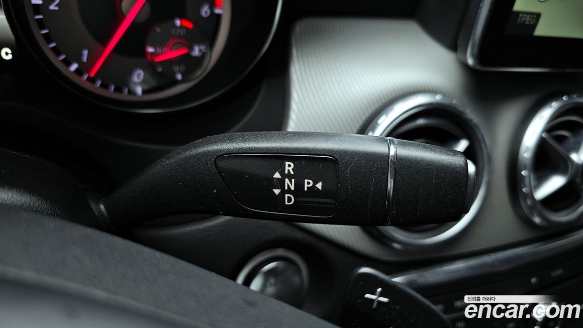 Mercedes-Benz GLA-Class 2016