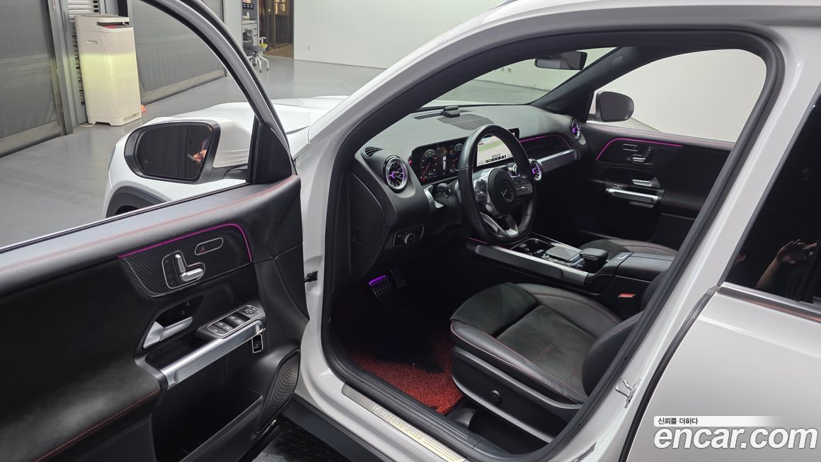 Mercedes-Benz GLB-Class 2023