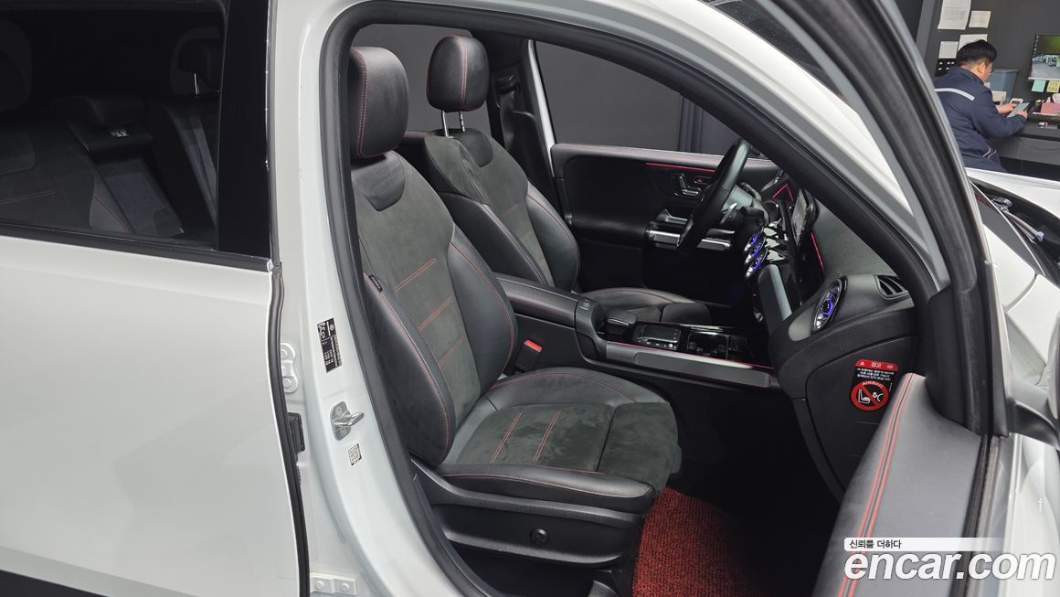 Mercedes-Benz GLB-Class 2023