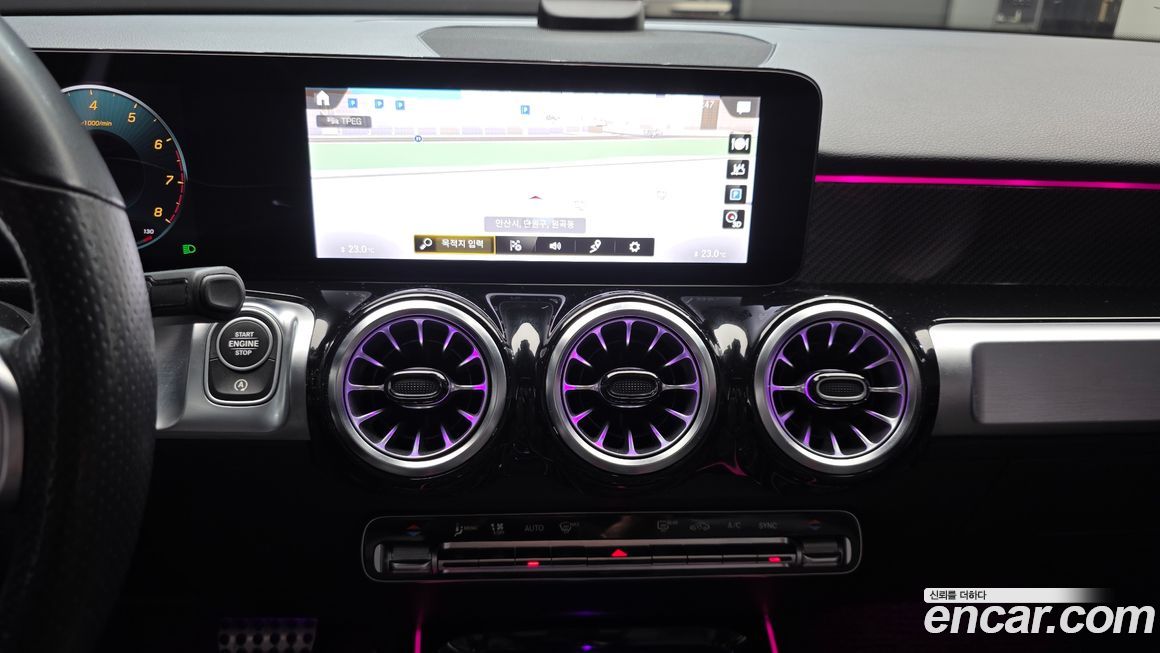 Mercedes-Benz GLB-Class 2023