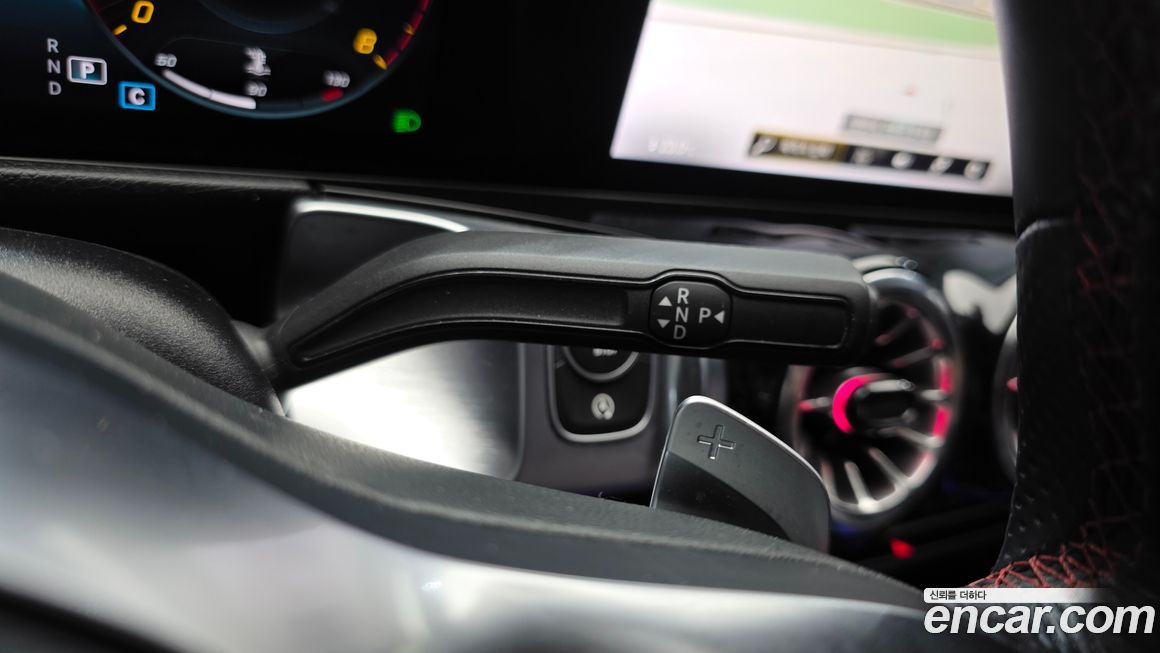 Mercedes-Benz GLB-Class 2023