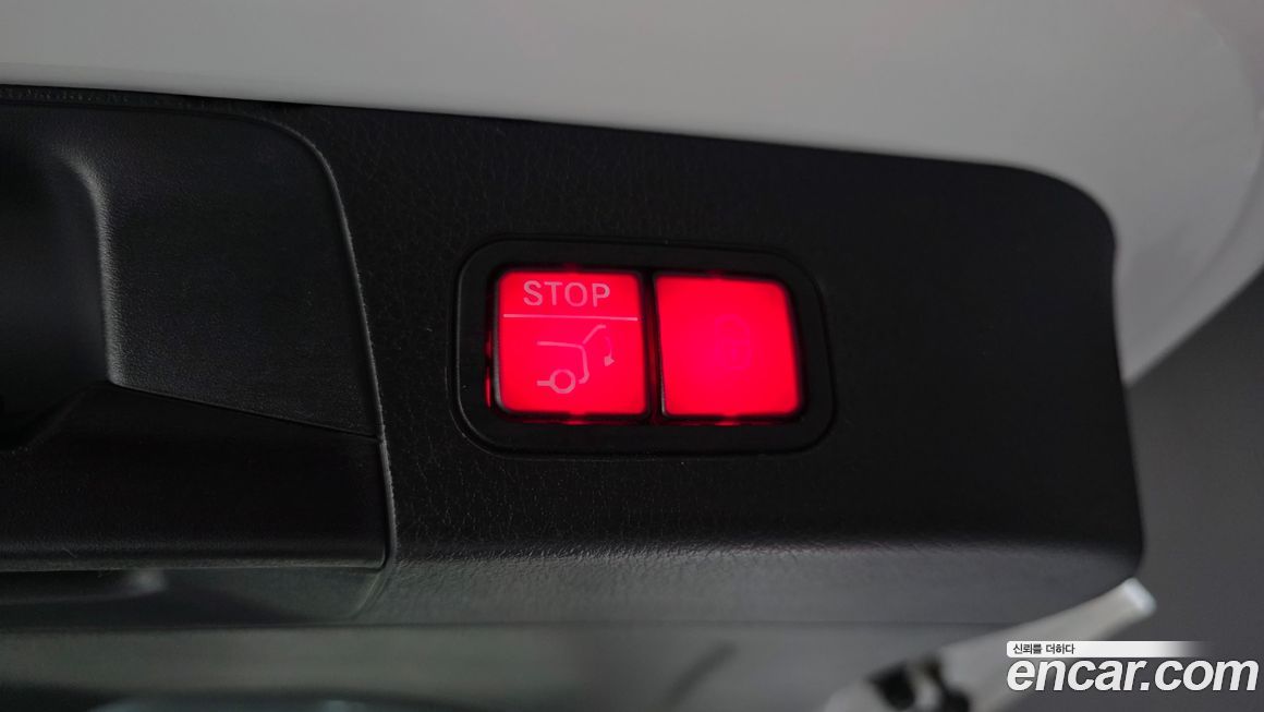 Mercedes-Benz GLB-Class 2023