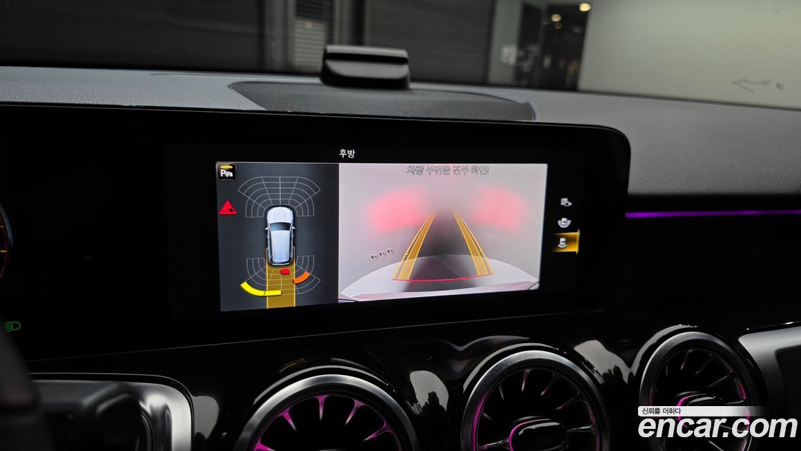 Mercedes-Benz GLB-Class 2023