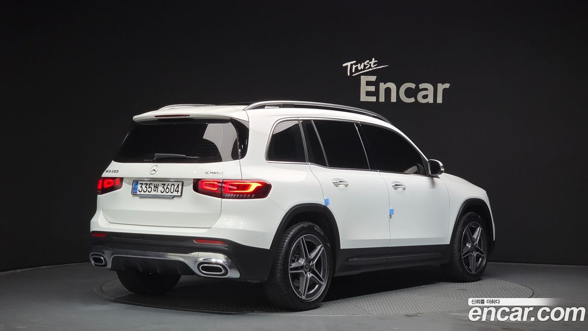 Mercedes-Benz GLB-Class 2023