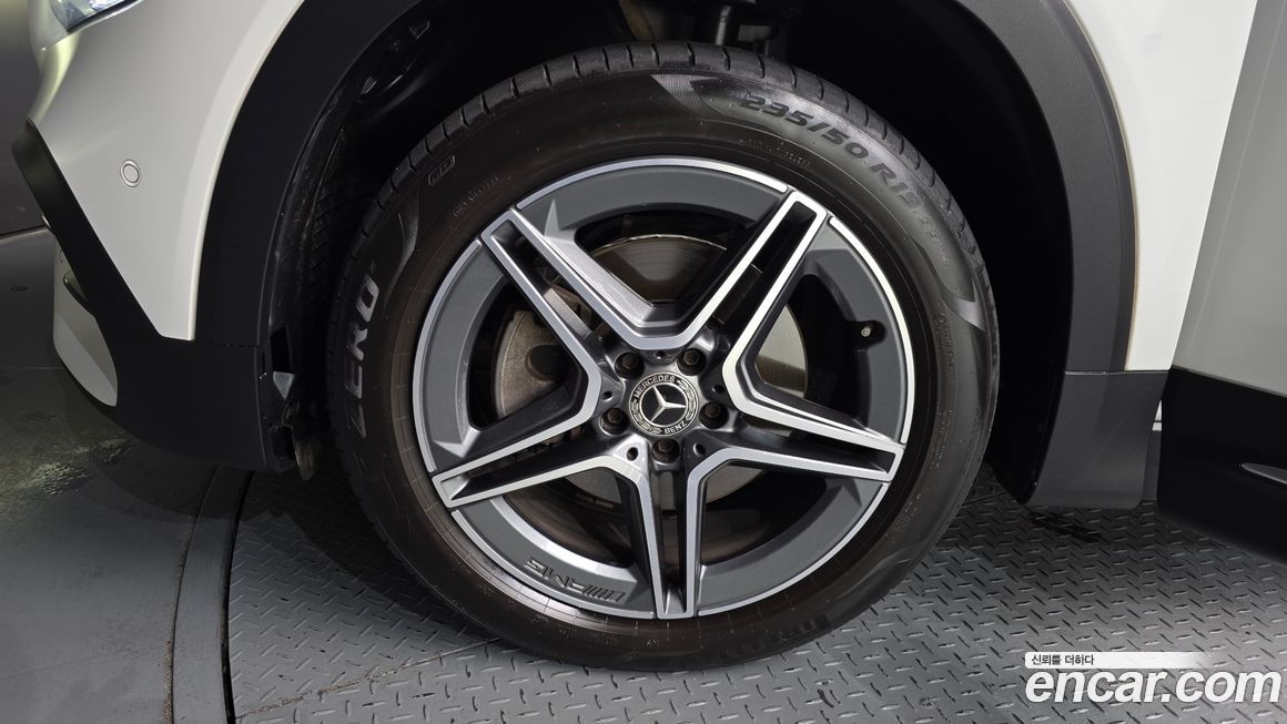 Mercedes-Benz GLB-Class 2023